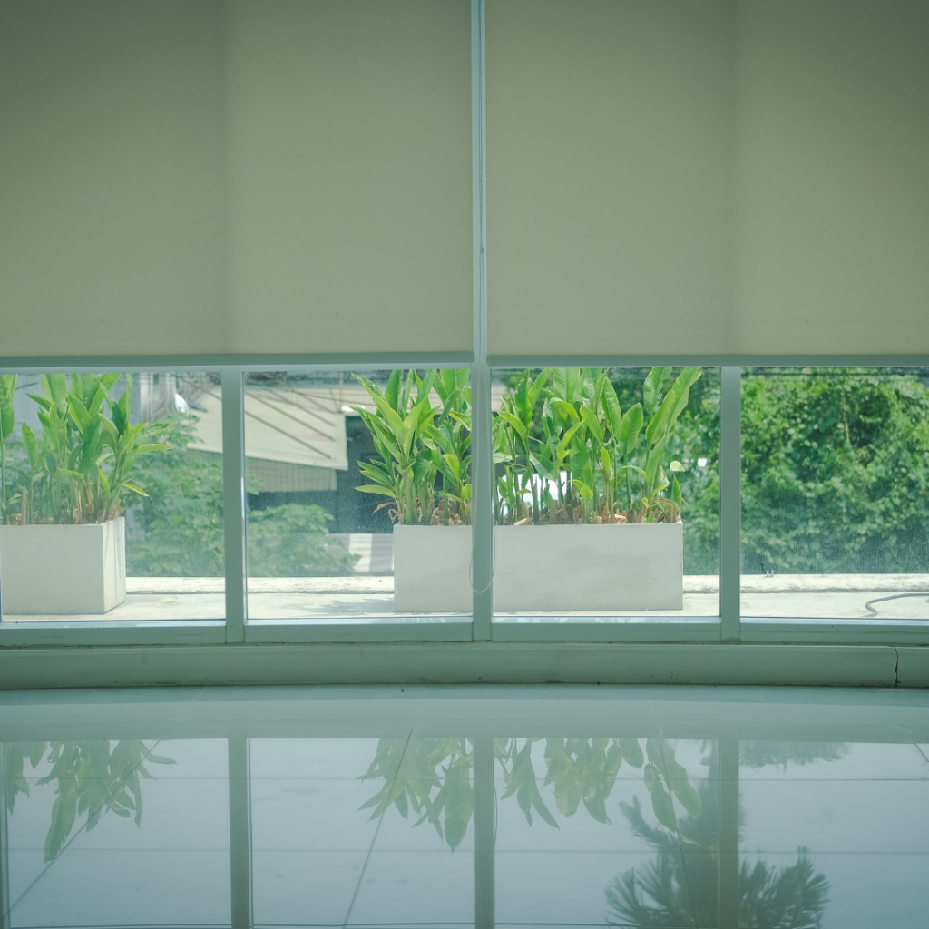 Blinds Florida, roller blinds, fabric roller blinds, custom roller blinds, blackout roller blinds, sunscreen roller blinds, motorized roller blinds, contemporary roller blinds, roller window coverings, stylish roller blinds, decorative roller blinds