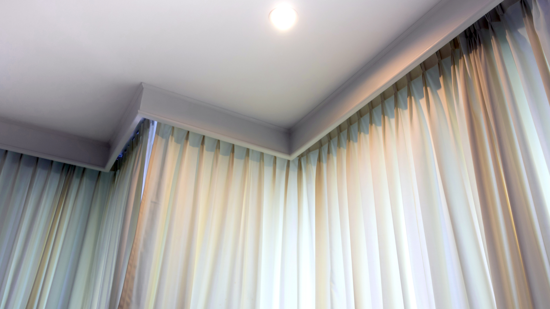 Blinds or Curtains Pros and Cons